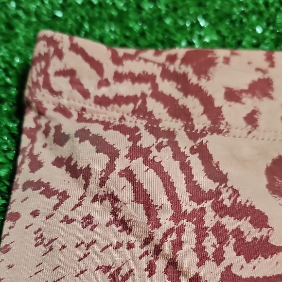 Nike Kids Patterned Pink Leggings - Picture 4 of 7